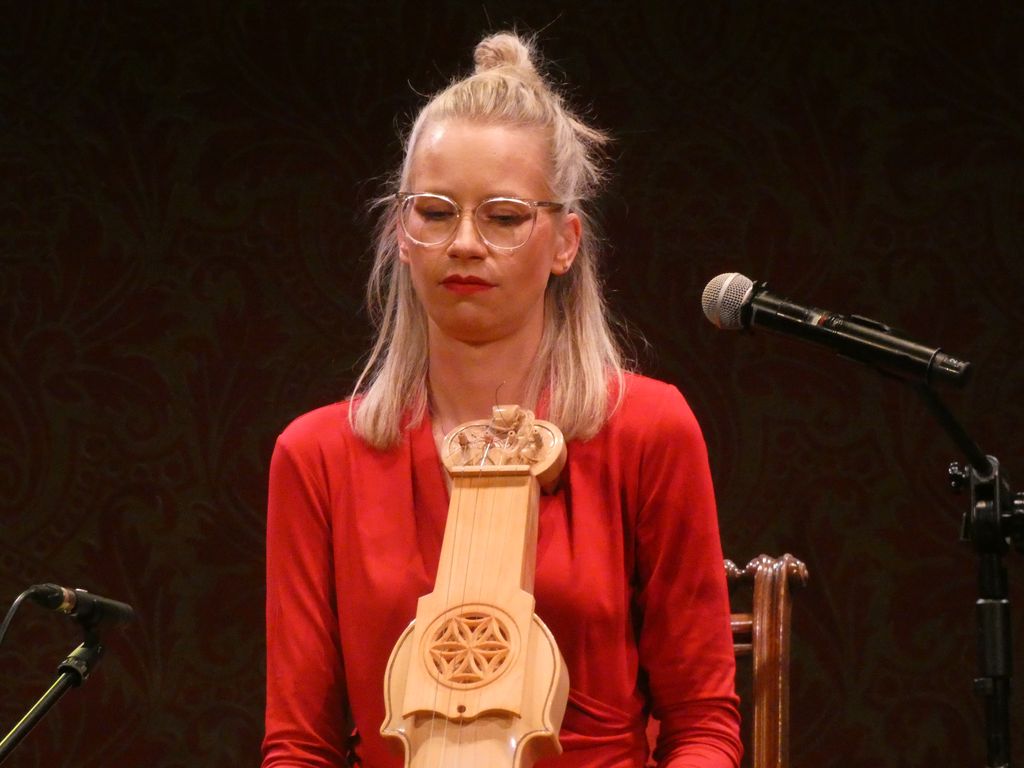 żeńskie trio folkowe SVAHY-011