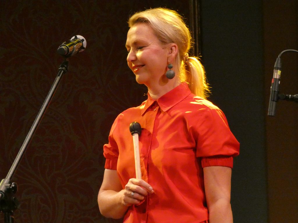 żeńskie trio folkowe SVAHY-012