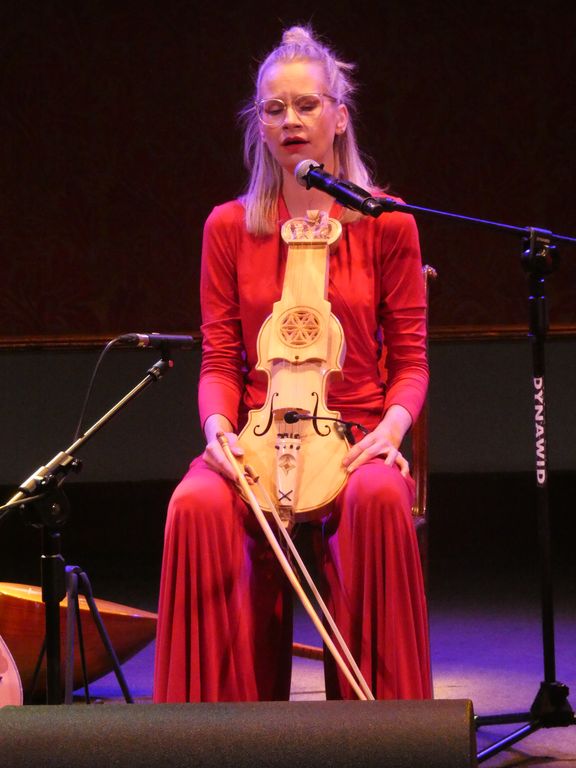 żeńskie trio folkowe SVAHY-007