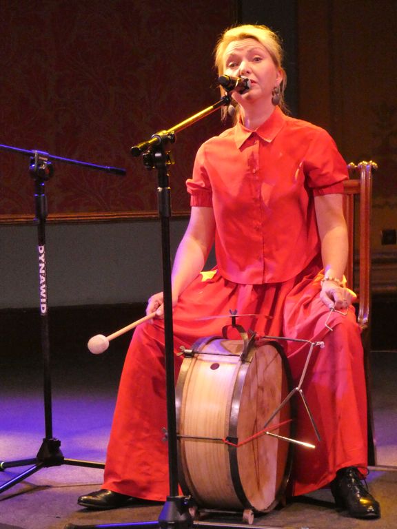 żeńskie trio folkowe SVAHY-008