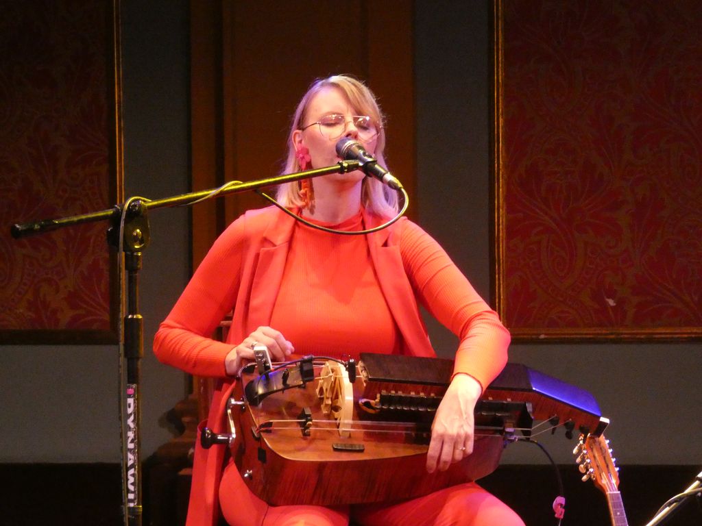 żeńskie trio folkowe SVAHY-006