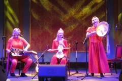 żeńskie trio folkowe SVAHY-009